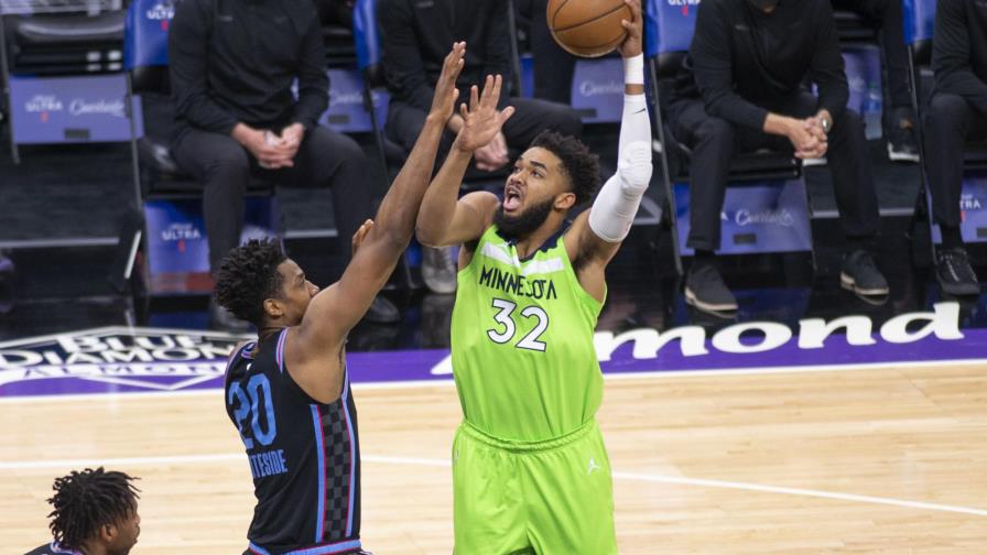 Karl Towns encesta 26, pero los Kings superan a Wolves 128-125 