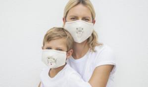 Karolina Kurkova lanza iniciativa para hacer m&aacute;s divertido el uso de mascarillas en ni&ntilde;os