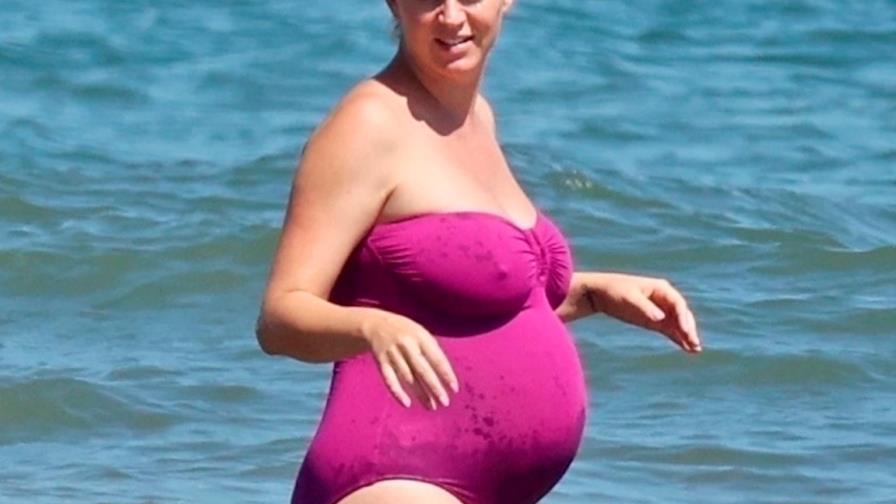 Katy Perry disfruta sus últimos días de embarazo en la playa Katy Perry disfruta sus últimos días de embarazo en la playa