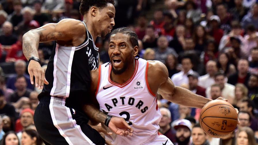 Leonard encabeza la victoria de los Raptors ante Spurs, su antiguo equipo Leonard encabeza la victoria de los Raptors ante Spurs, su antiguo equipo