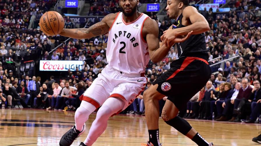 Leonard anota 18, Raptors despachan 121-103 a Clippers