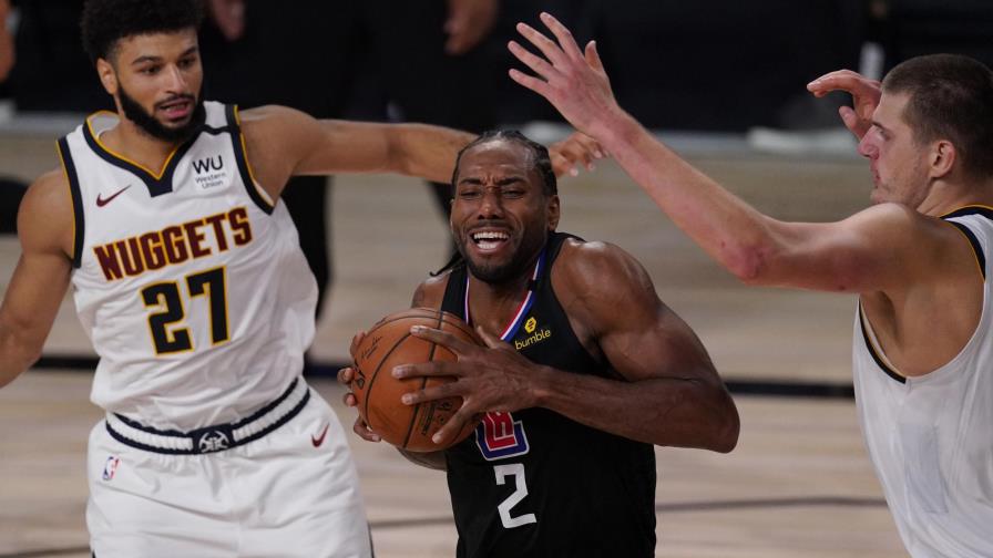 Leonard aporta 29 en la paliza de Clippers sobre Nuggets