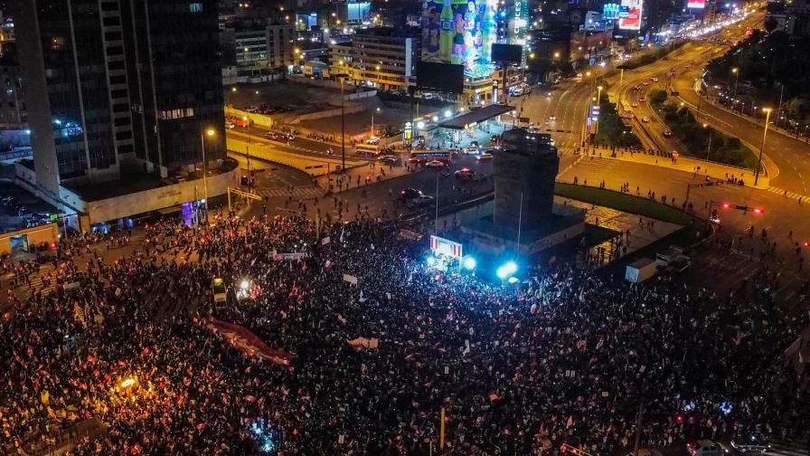 Keiko Fujimori lidera un mitin de protesta por fraude con miles de seguidores