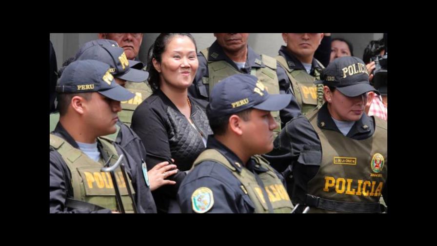 Keiko Fujimori dice que prisión es arbitraria y pide a su padre que resista