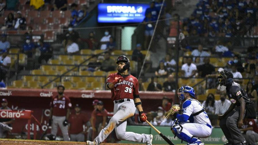 Kelvin Gutiérrez sigue liderando el bateo en la pelota dominicana