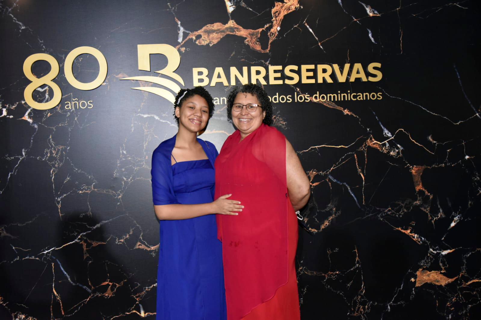 La ganadora de Dominicana’s Got Talent (DGT), Keren Montero y su madre.