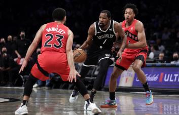 Nets fuerzan tiempo extra y vencen a Raptors