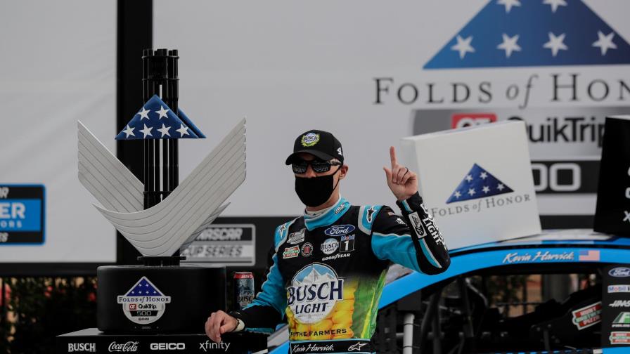 El estadounidense Harvick gana en Atlanta por la serie NASCAR
