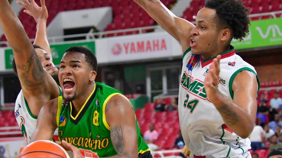 Kevin Pérez anota 24 puntos y eleva a tres el invicto del club San Carlos