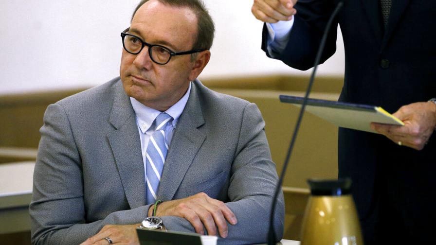 Acusador de Spacey niega haber borrado mensajes