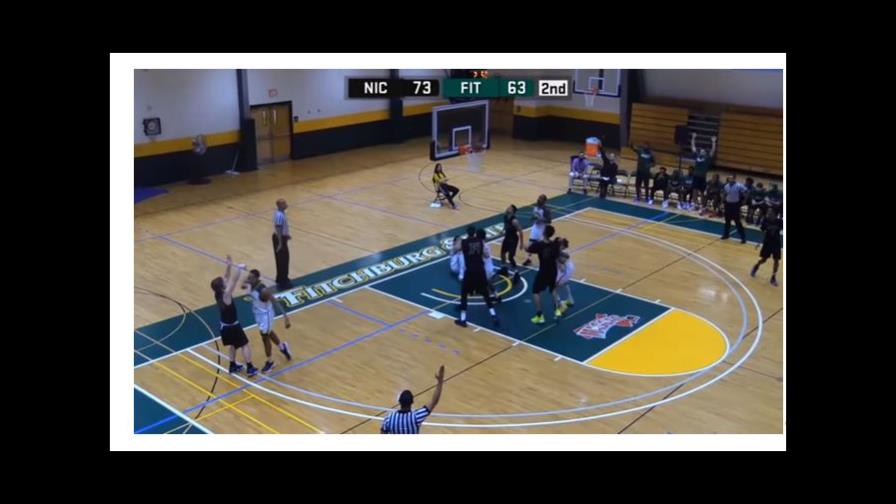 El codazo estilo lucha libre de un jugador en un partido de tercera división El codazo estilo lucha libre de un jugador en un partido de tercera división