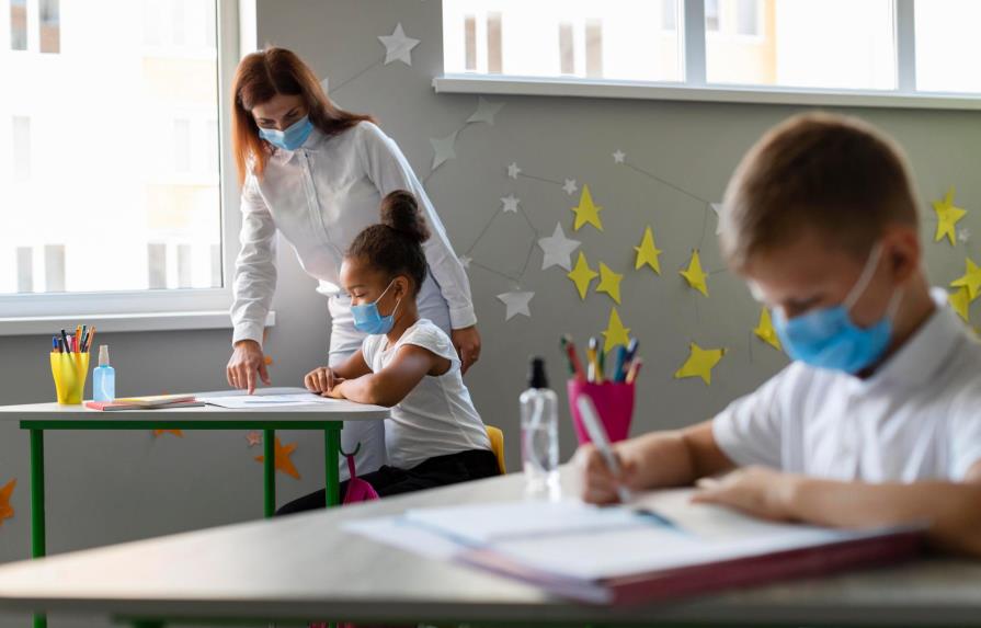 El Gobierno de Brasil no cree necesario vacunar maestros para retomar clases
