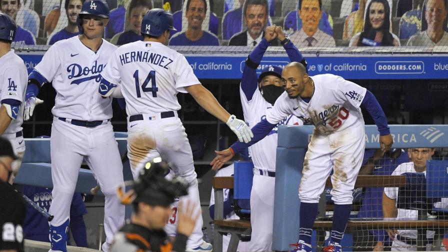 Hernández produce 5; Dodgers abren campaña con triunfo