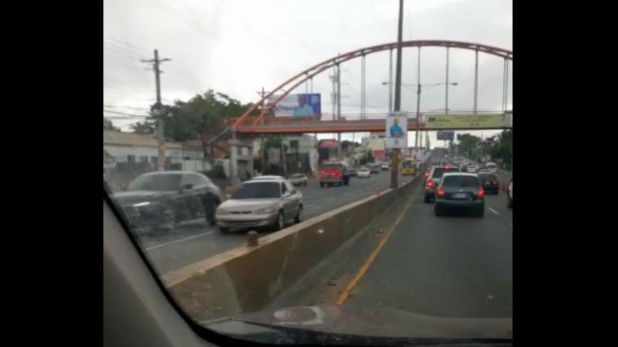 Enorme tapón en la avenida John F. Kennedy sorprende a ciudadanos la mañana de este miércoles