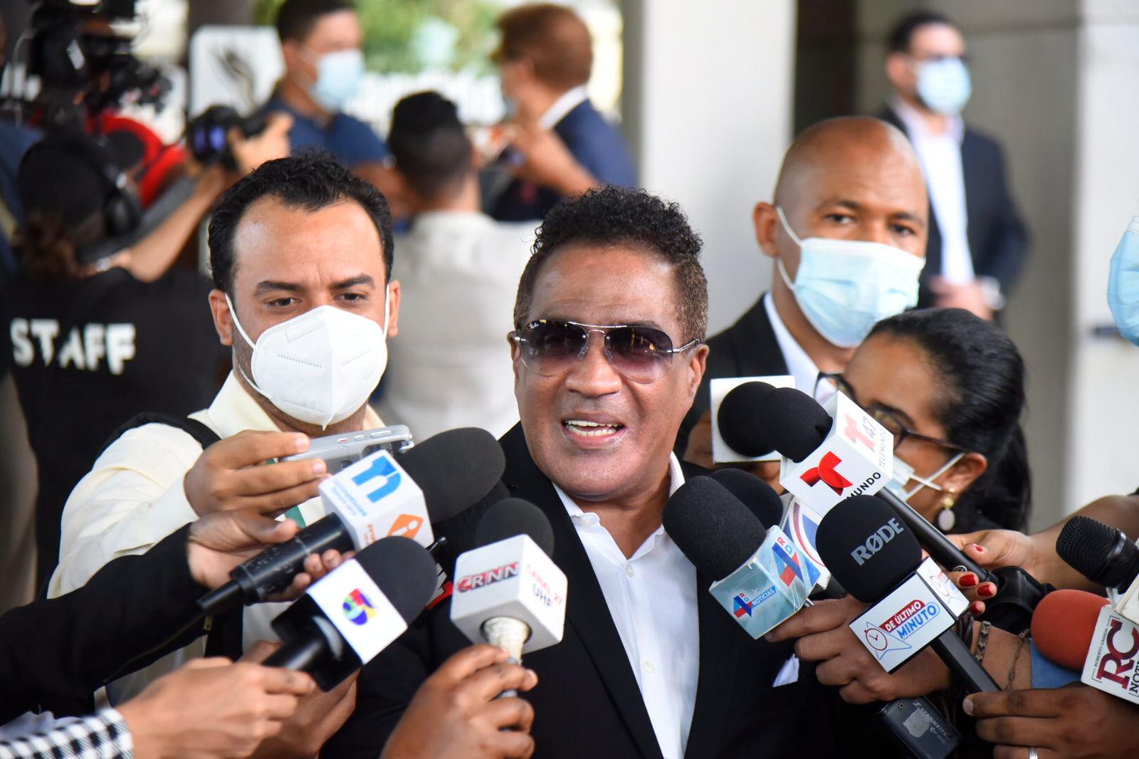 Kinito Méndez, con quien Johnny grabó varios temas. 