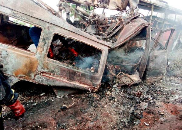 Al menos 31 muertos al chocar e incendiarse dos autobuses en Ghana