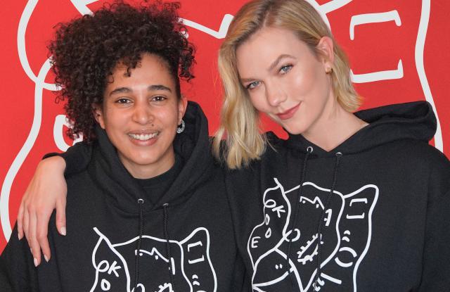 Karlie Kloss y Shantell Martin colaboran para que más niñas aprendan a programar