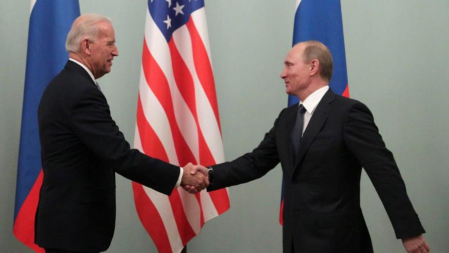 El Kremlin acusa a Biden de no querer mejorar las relaciones con Rusia