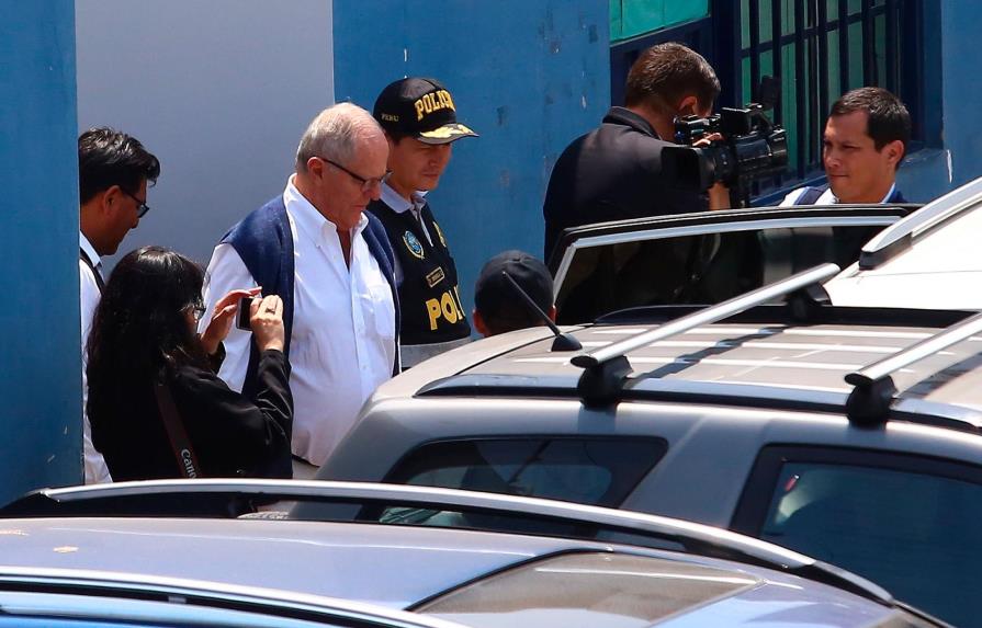 Cinco expresidentes de Perú en la justicia y Kuczynski pasa su segunda noche en la cárcel