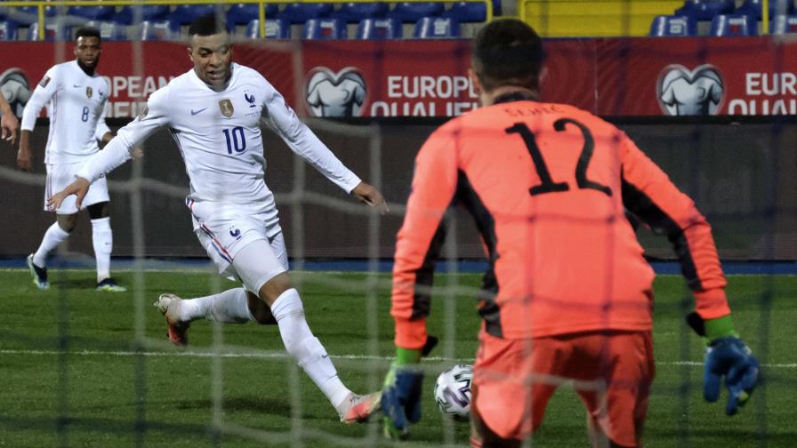 Mbappé: Cada vez que entro a un campo me digo que soy el mejor