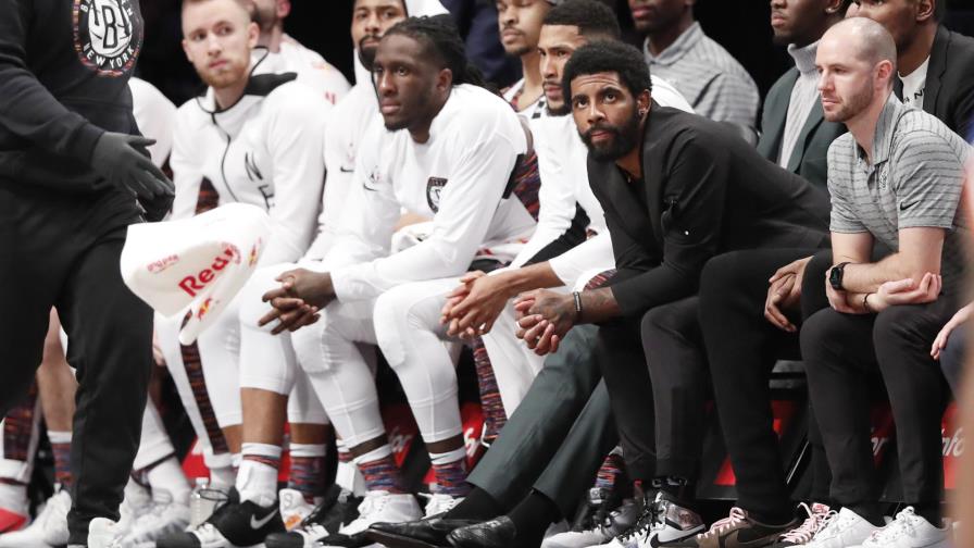 Kyrie Irving continúa rehabilitación y busca evitar cirugía