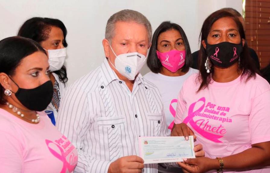 Gobierno entrega fondos para instalación de unidad de quimioterapia en hospital de La Altagracia