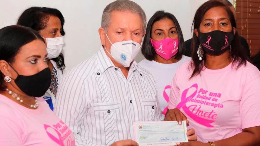 Gobierno entrega fondos para instalación de unidad de quimioterapia en hospital de La Altagracia Gobierno entrega fondos para instalación de unidad de quimioterapia en hospital de La Altagracia