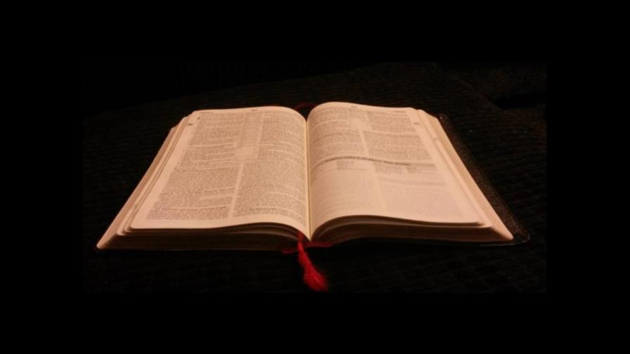 La Biblia, con mayúscula pero el artículo en minúscula