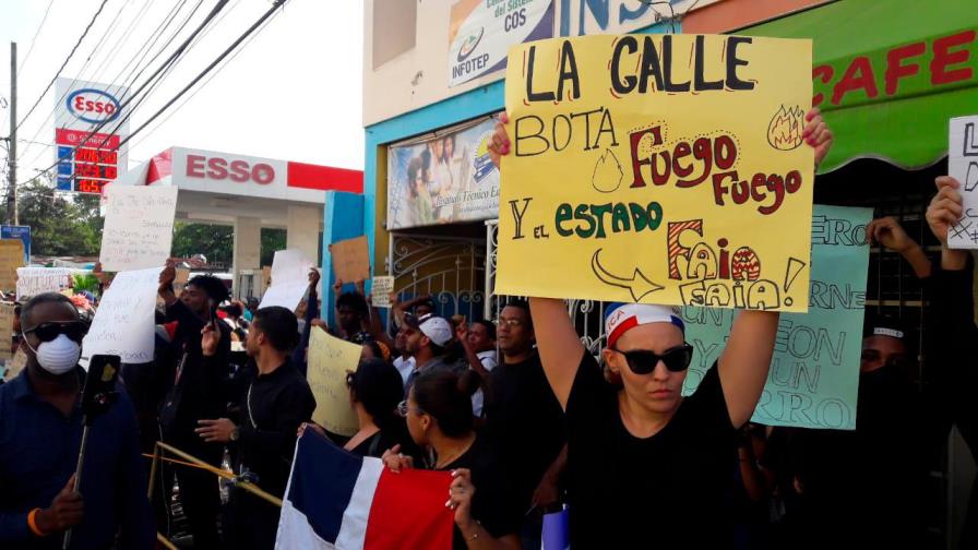 Segunda jornada de protestas frente a la Junta Electoral de La Romana Segunda jornada de protestas frente a la Junta Electoral de La Romana