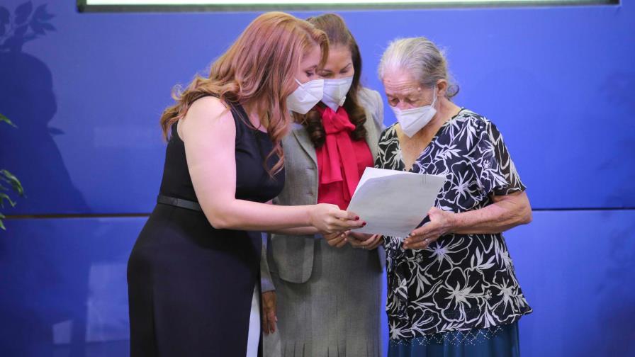 Seguro Solidario indemniza con RD$100 mil a 21 hogares de programas sociales