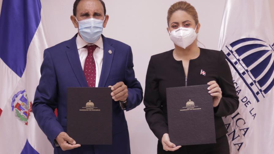 Prosoli y Fundación Cruz Jiminián ofrecerán servicios de salud a familias pobres 
Con esta alianza los beneficiarios de los programas sociales tendrán acceso a tratamientos médicos de forma gratuita 