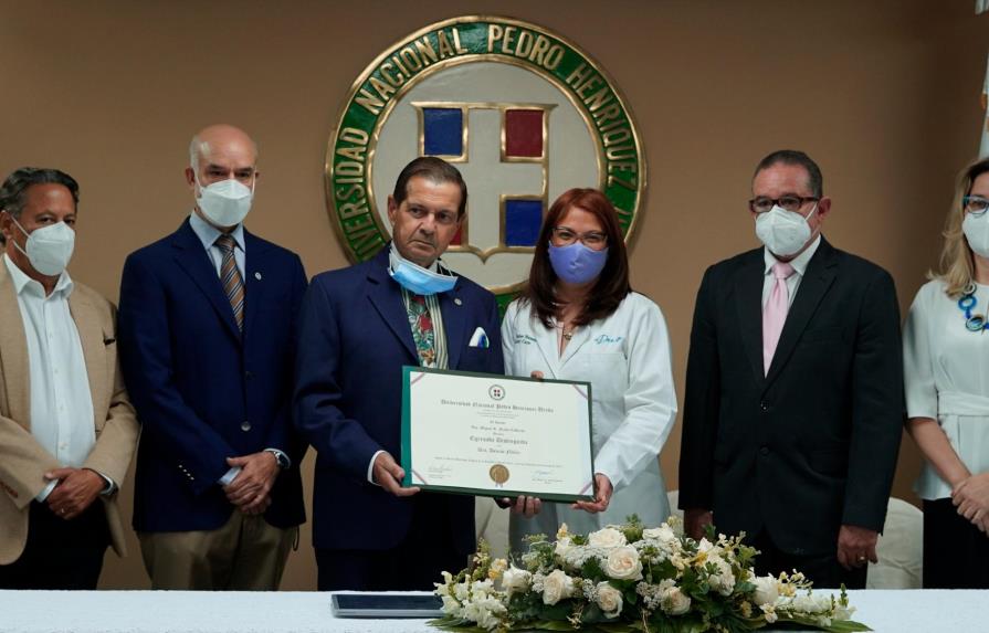 La UNPHU recibe la visita de su egresada distinguida la doctora Denise Núñez