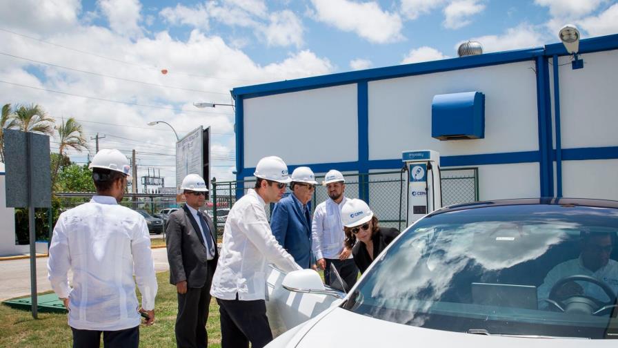 Embajadora de Estados Unidos visita instalaciones de CEPM en Bávaro