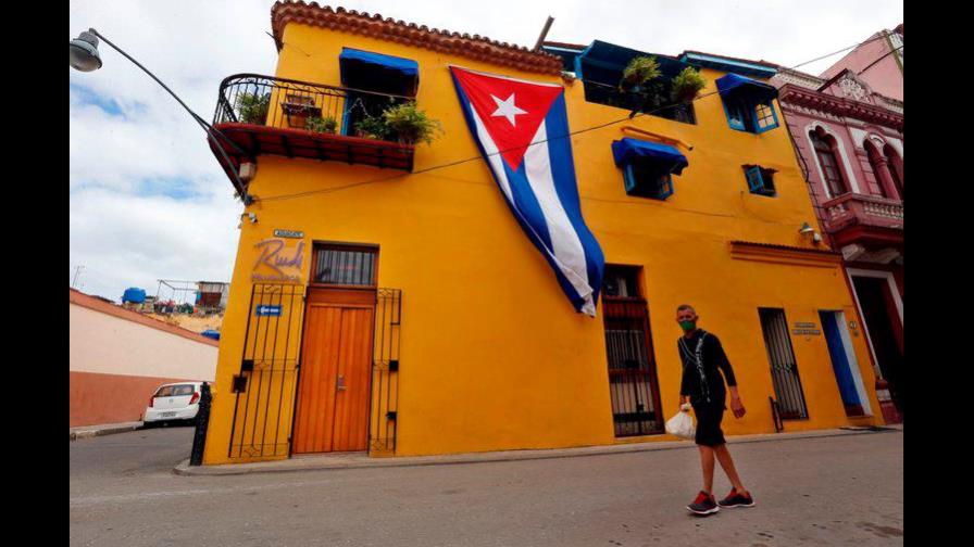 Artistas rechazan prohibición de trabajo privado en prensa y cultura en Cuba