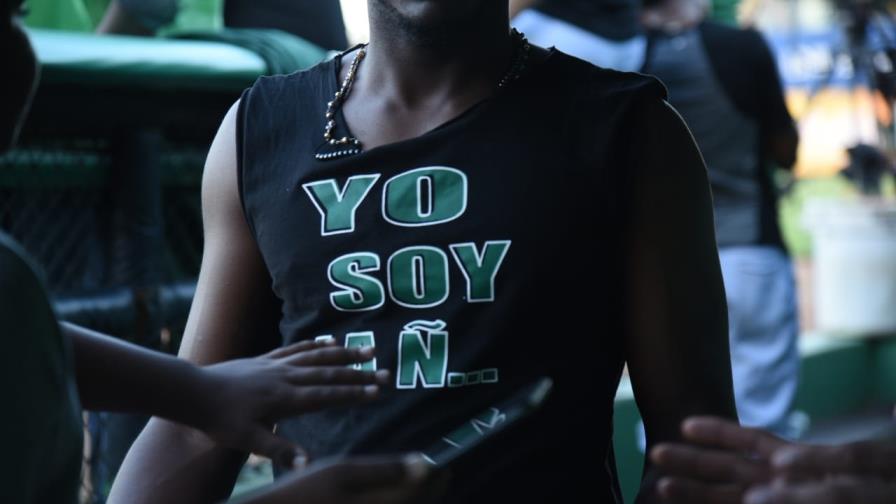 El Jumbo Díaz explica de dónde surge el curioso poloshirt que utilizan las Estrellas Orientales