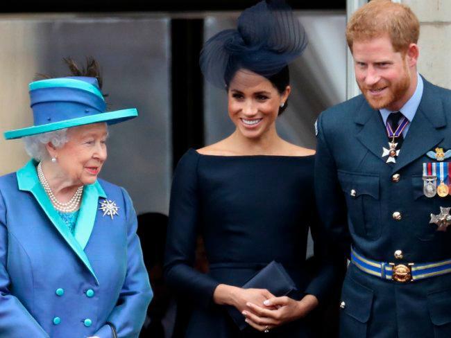 Reina Isabel II cita al príncipe Enrique y Meghan Markle a Londres