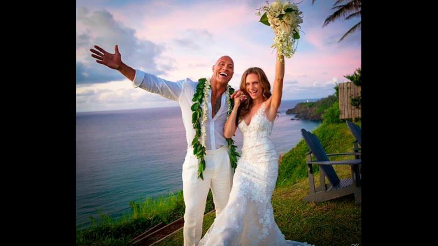  Dwayne Johnson “La Roca” se casa en una ceremonia secreta 