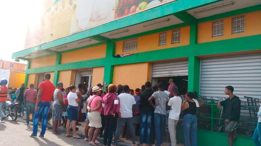 Pocos establecimientos comerciales abiertos en La Romana 