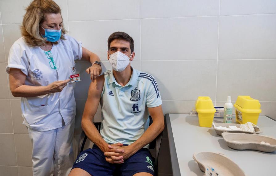 Selección de España recibe vacuna contra COVID-19