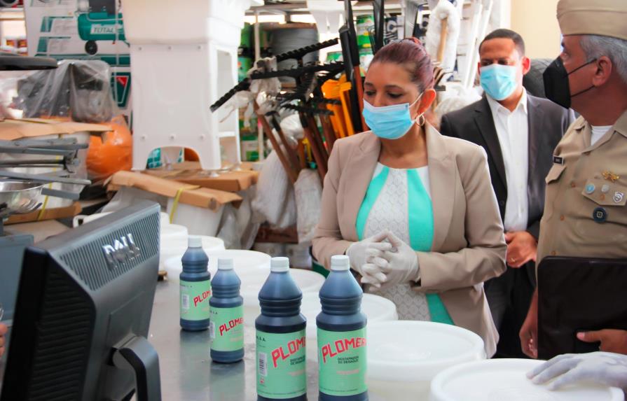Pro Consumidor ocupa productos usados para fabricación de “ácido del diablo” en ferreterías del Distrito Nacional