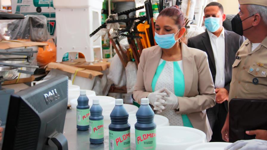 Pro Consumidor ocupa productos usados para fabricación de “ácido del diablo” en ferreterías del Distrito Nacional