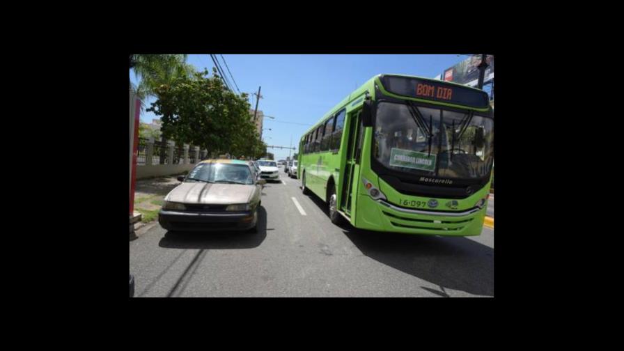 Obras Públicas asfalta calles de La Vega  