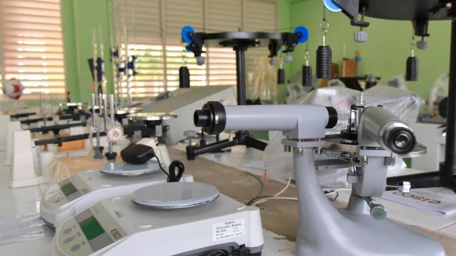 Minerd entrega 128 laboratorios de ciencias a distintos centros educativos del país