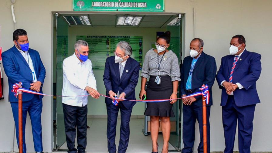 Japón dona laboratorio para monitorear calidad de agua potable en Santo Domingo Este