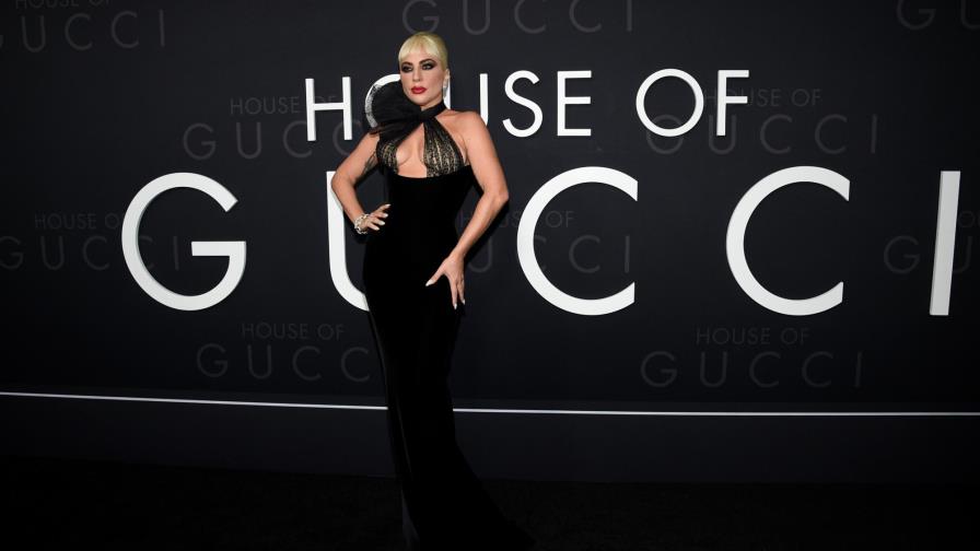 El escote, poético y arrollador, anuncia un nuevo sexy