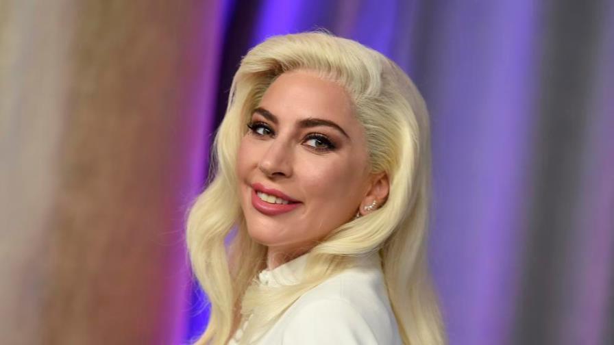 Lady Gaga tiene novio pero no es Bradley Cooper, según People