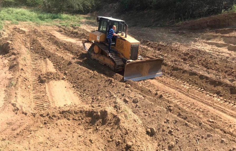 Agricultura inicia construcción de 18 lagunas para irrigar parcelas en Santiago 