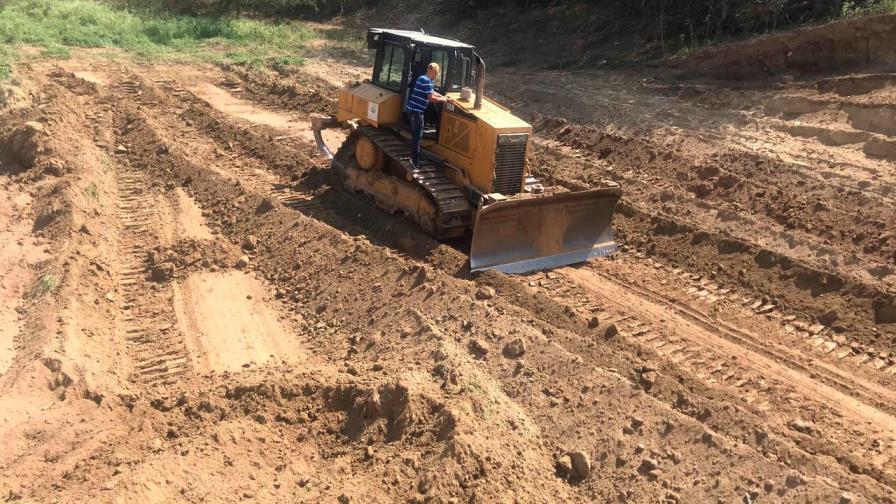 Agricultura inicia construcción de 18 lagunas para irrigar parcelas en Santiago 
