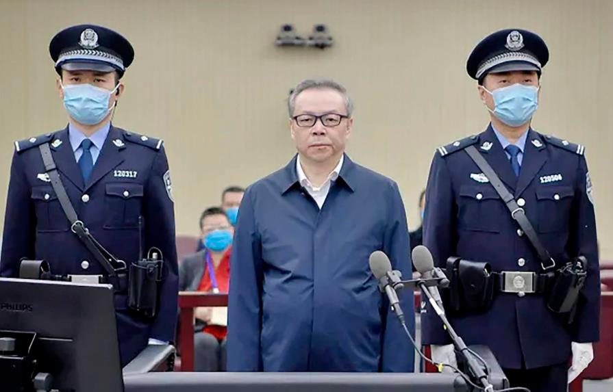 China ejecuta al exbanquero del “mayor caso de corrupción financiera”
