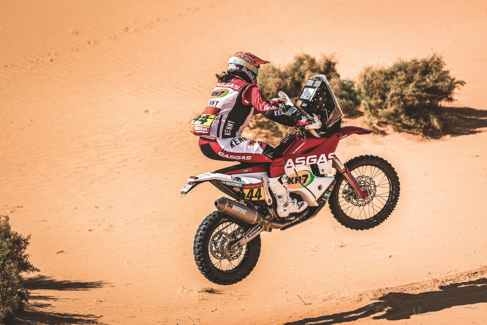 La piloto española Laia Sanz durante la sexta etapa del Rally Dakar disputada este viernes entre Al Quaisumah y Hail, en Arabia Saudí. (EFE/Mediagé Comicación)